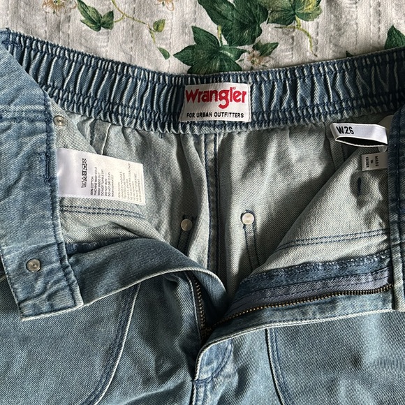 WRANGLER x URBAN OUTFITTERS Light Blue Denim High Rise Shorts with Attached Belt - Picture 4 of 7
